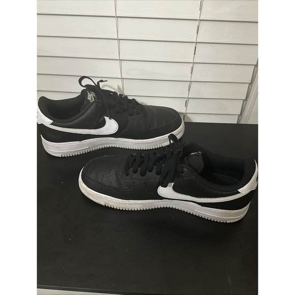 Nike Air Force 1 '07 Men's Sneaker Black White Pebbled Leather - Size 12 - Picture 6 of 9